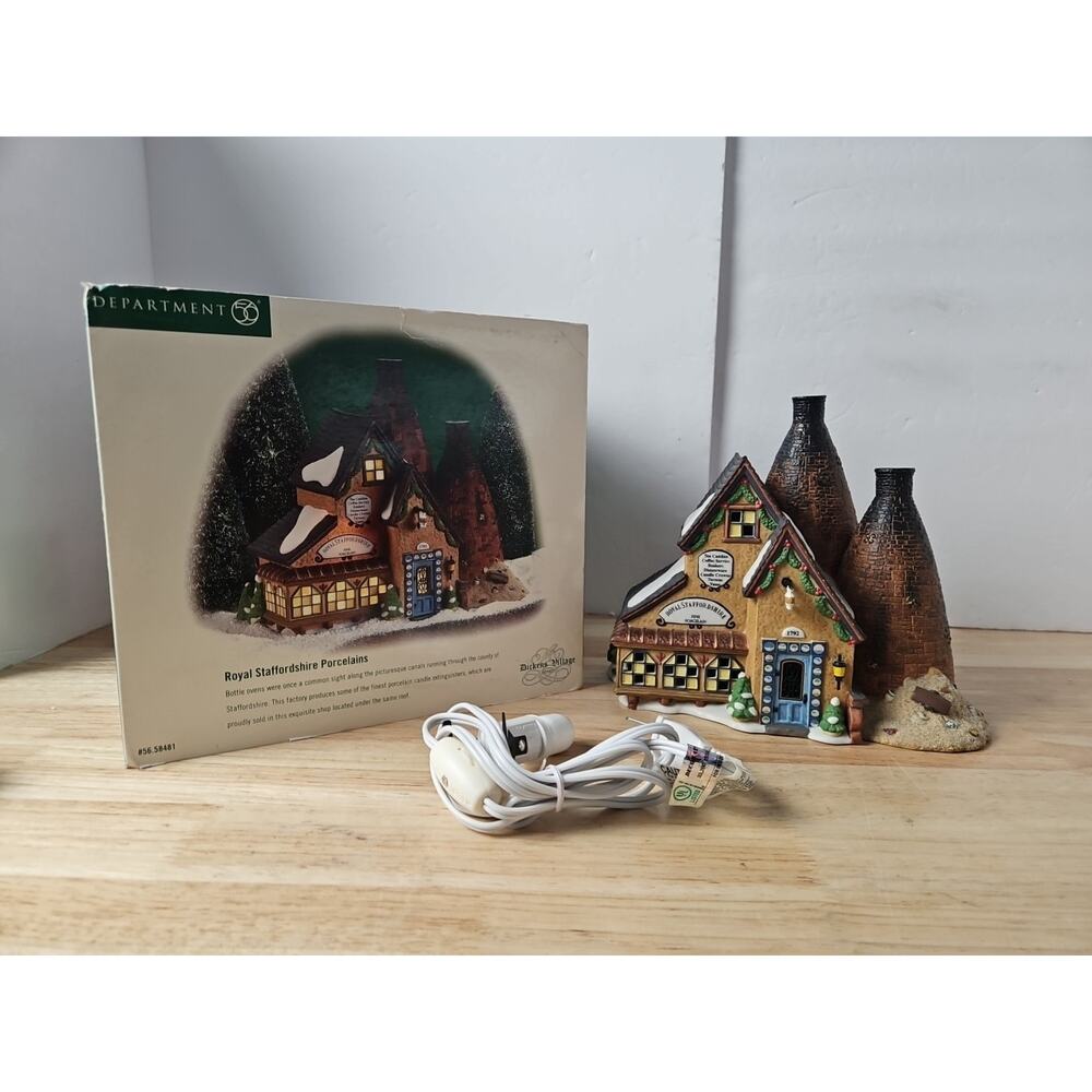 Dept 56 Dickens Village Series Royal Staffordshire Porcelains #58481 Box & Light